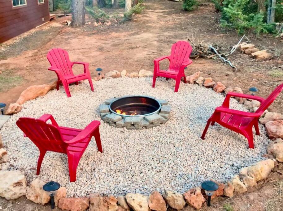 Lovely Log Cabin With Fire Pit! Duck Creek Village Exterior foto