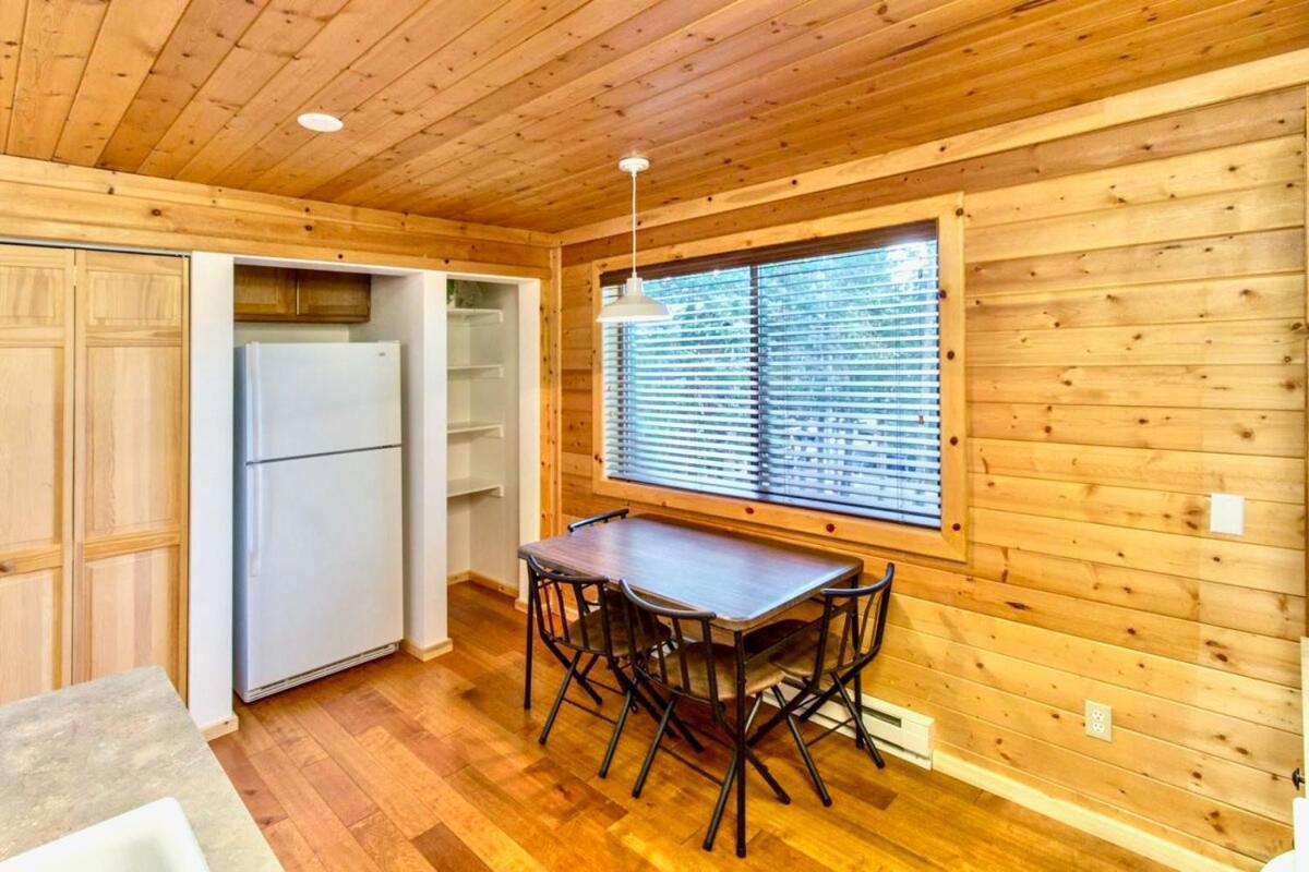Lovely Log Cabin With Fire Pit! Duck Creek Village Exterior foto